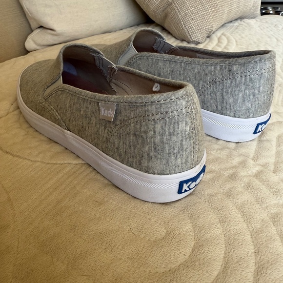 Keds Slip-On Sneakers | Size 9 | Like New - Picture 5 of 9